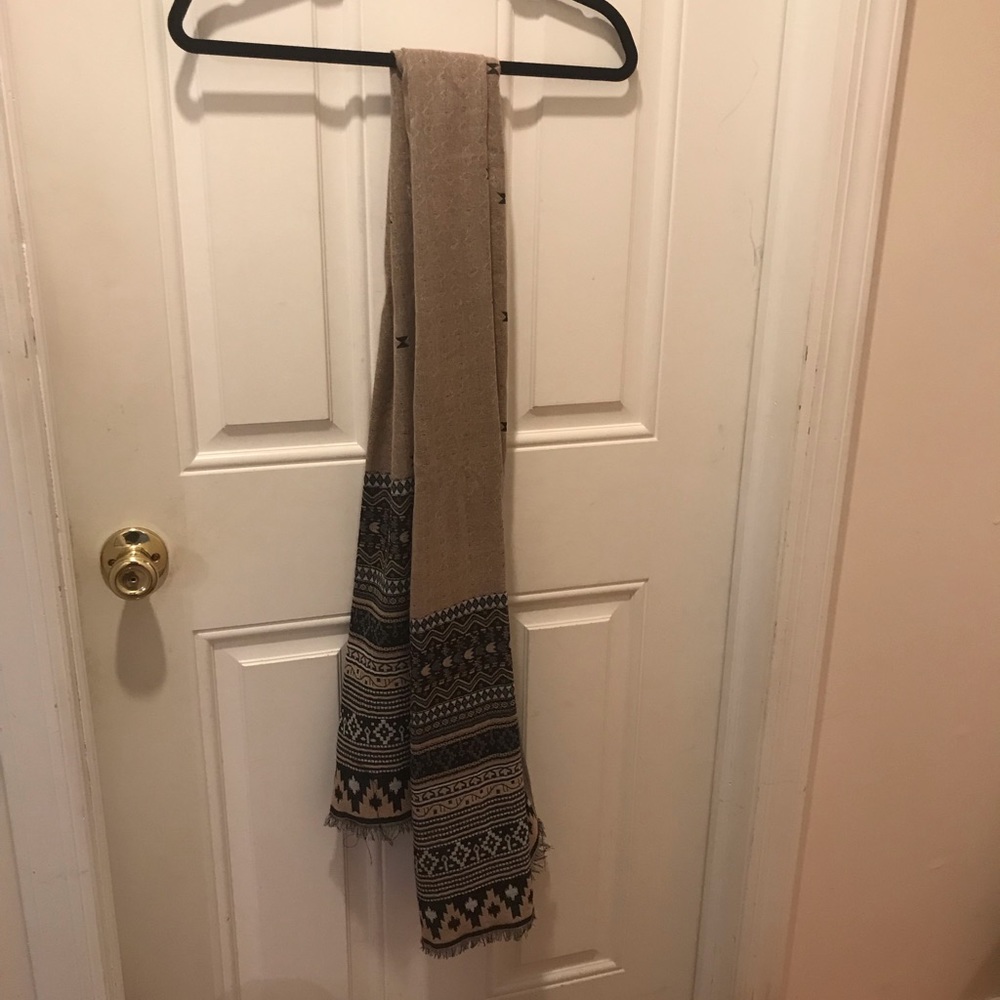 Neutral tone scarf
